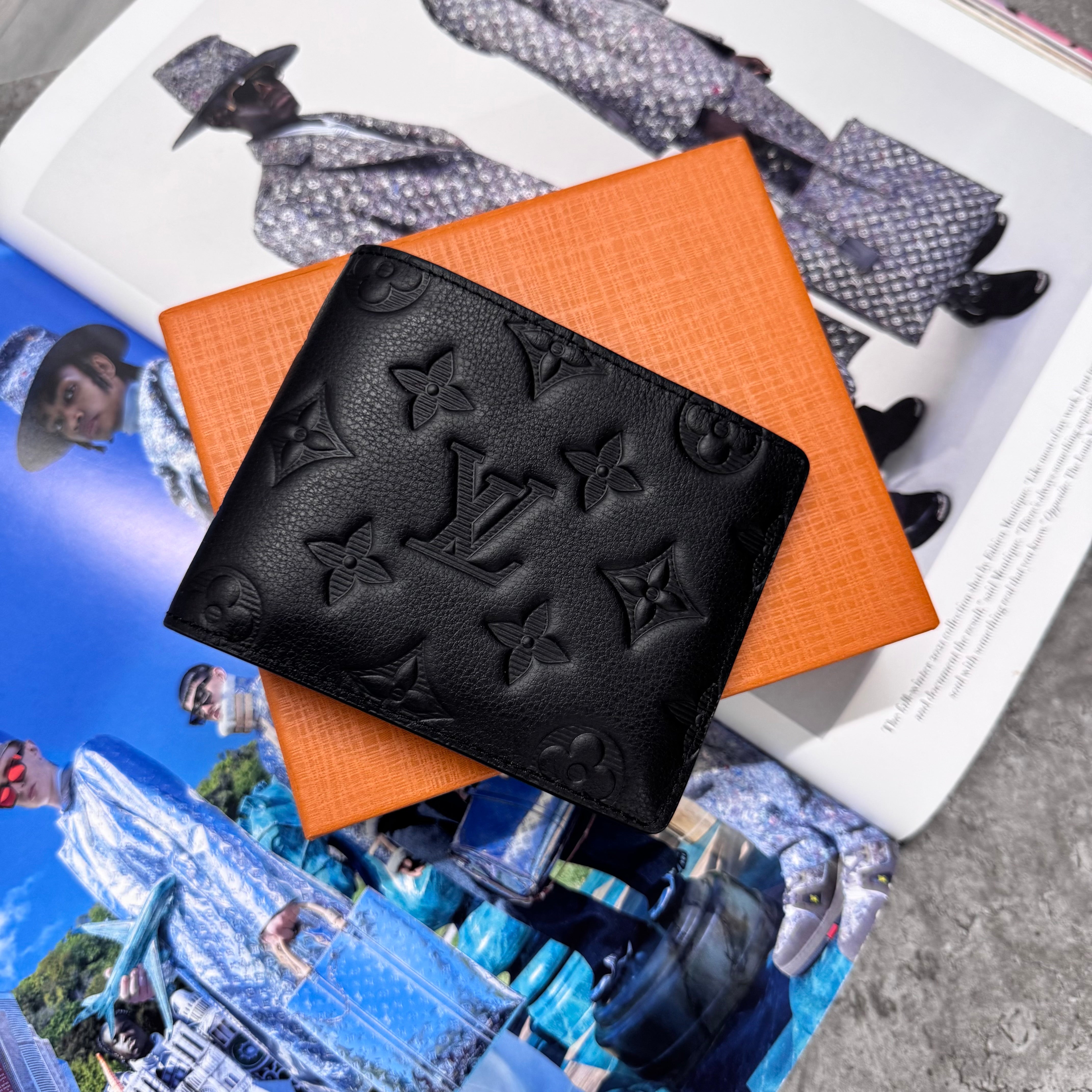 LVE MONOGRAM WALLET - BLACK