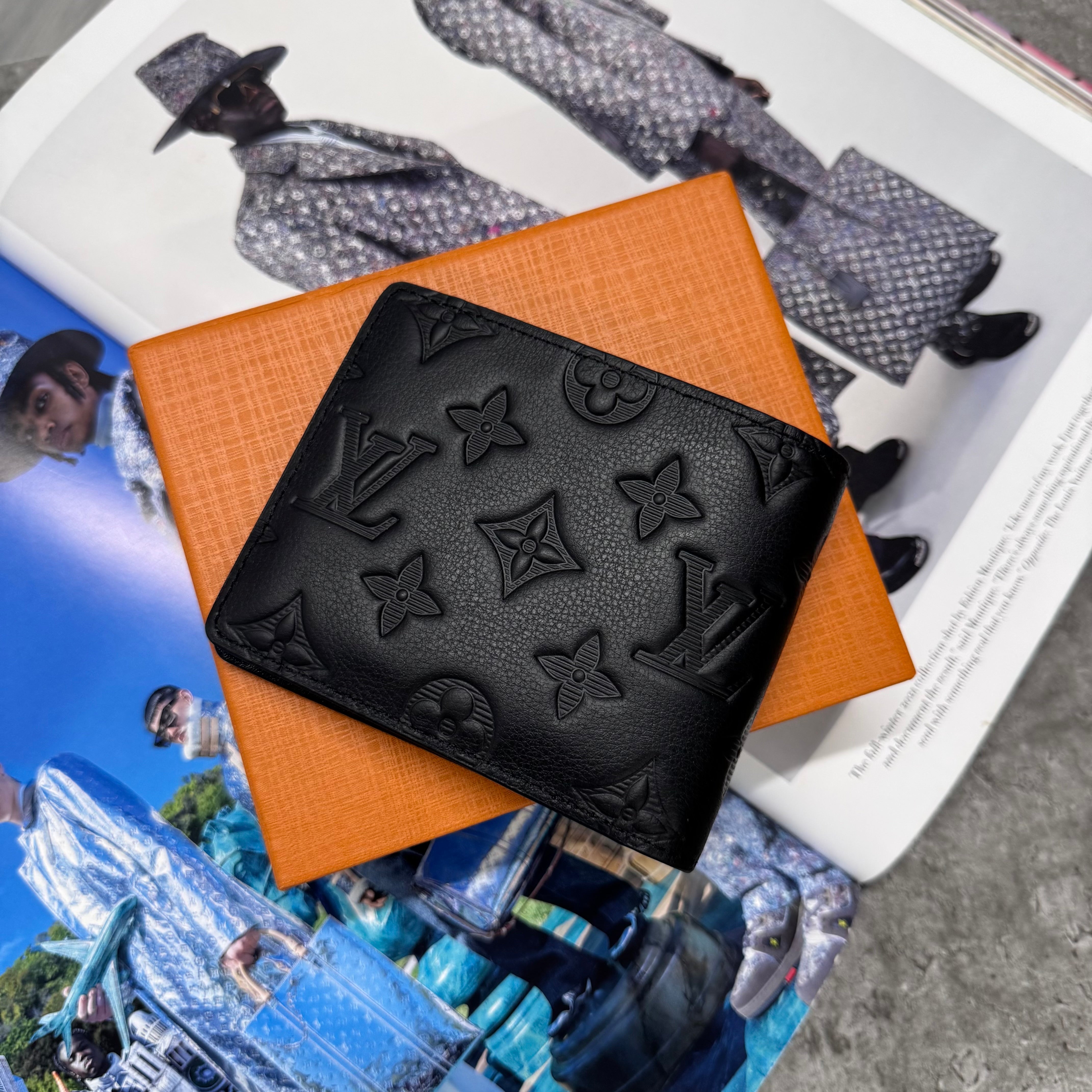 LVE MONOGRAM WALLET - BLACK