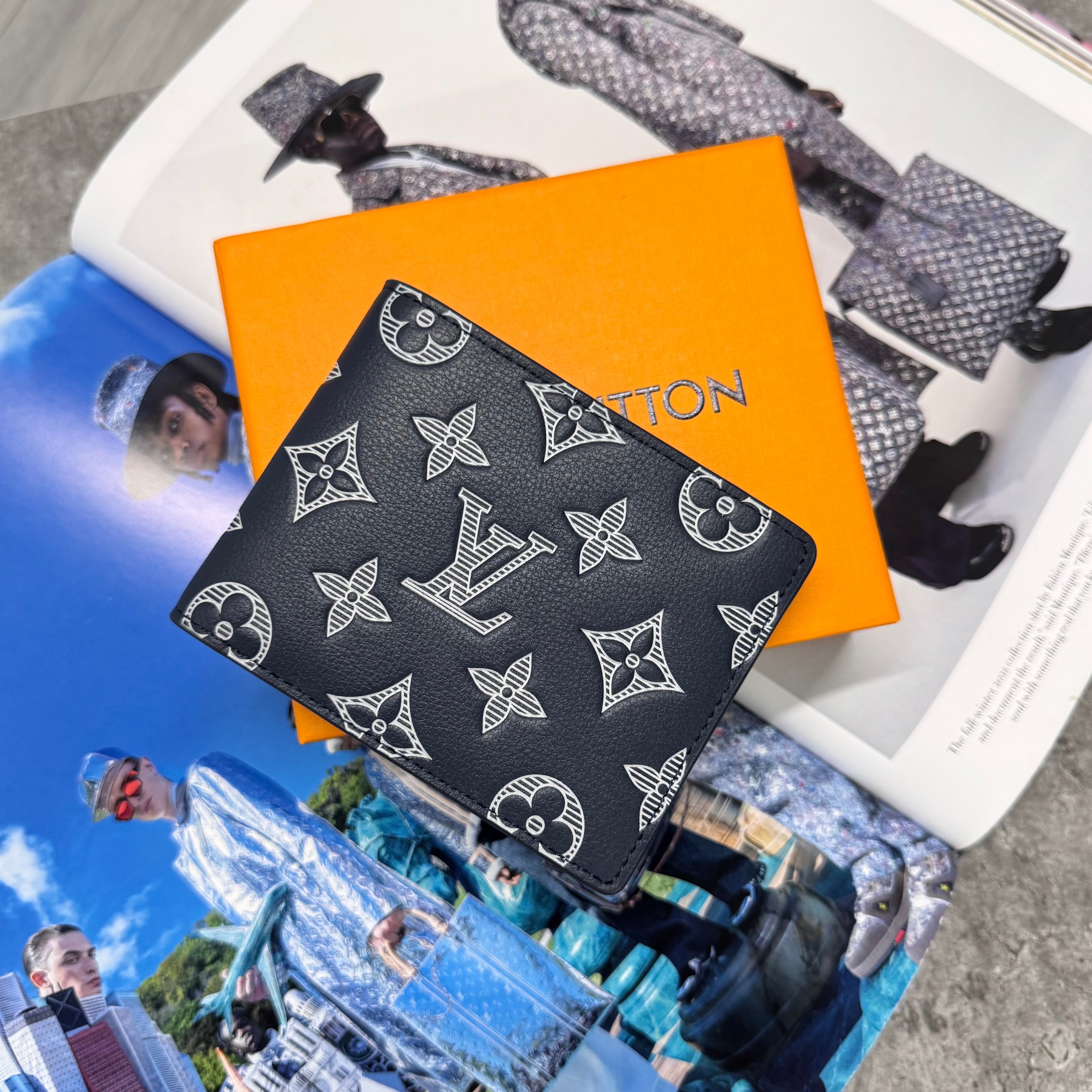 LVE MONOGRAM WALLET - NAVY / WHITE