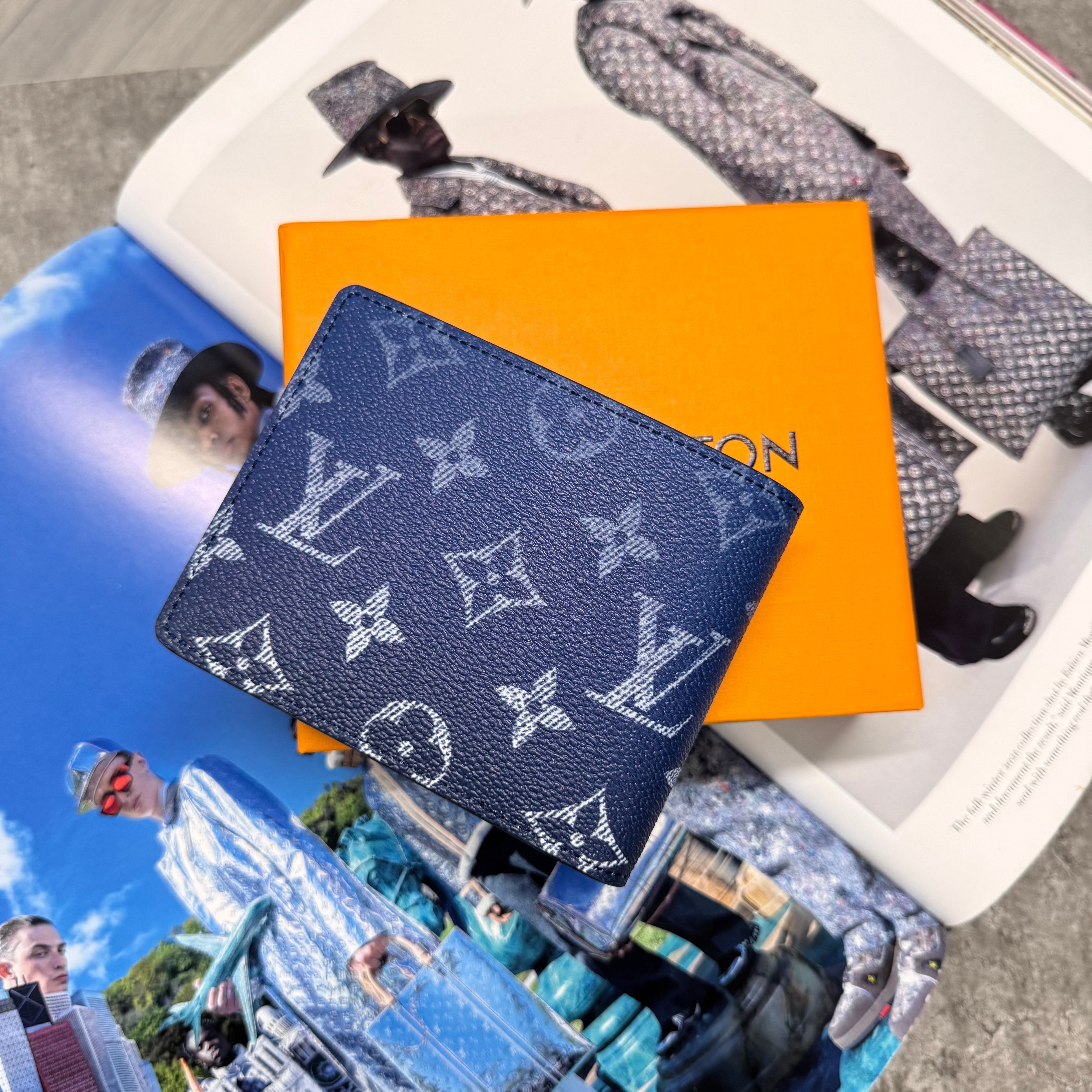 LVE MONOGRAM WALLET - BLUE FADE