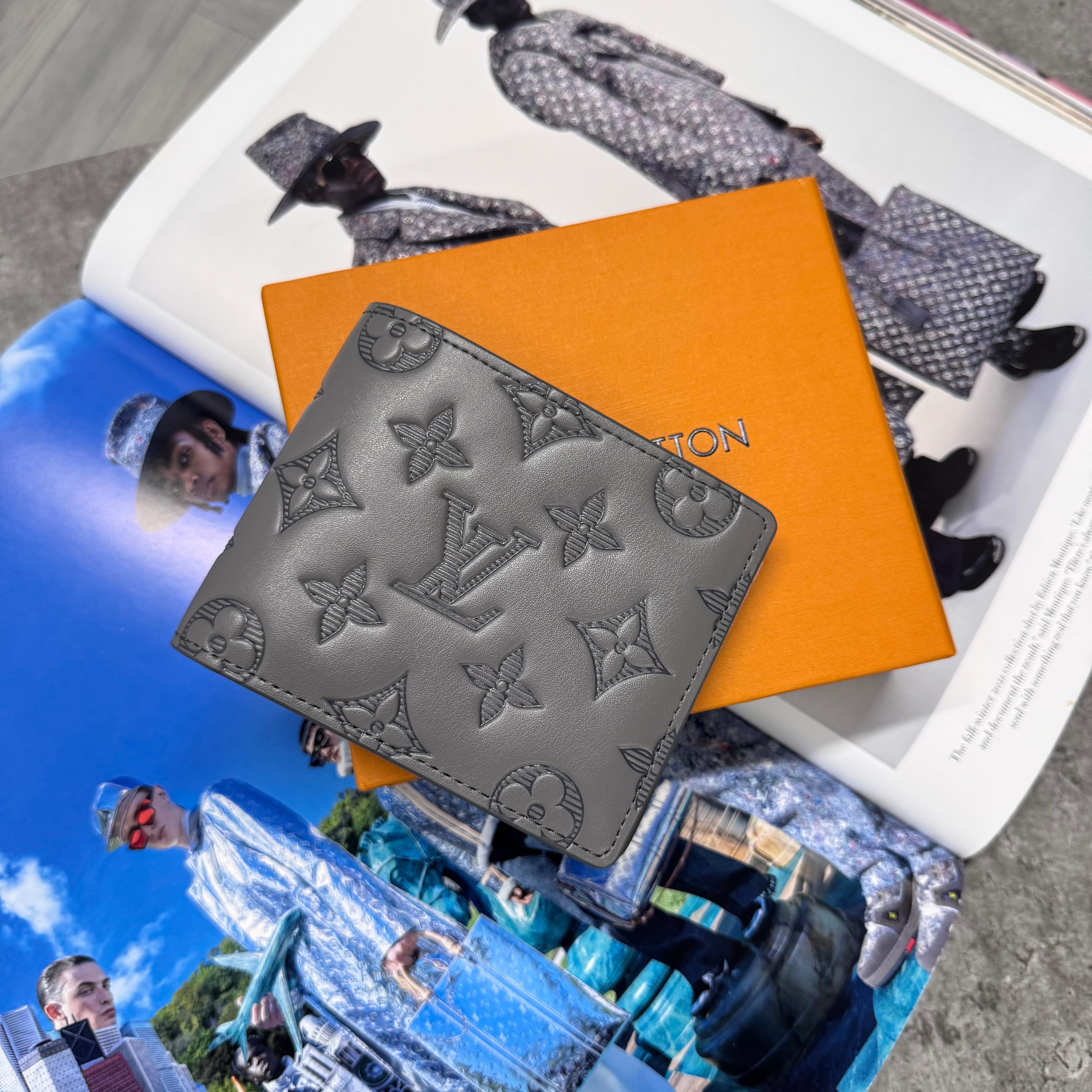 LVE MONOGRAM WALLET - GREY