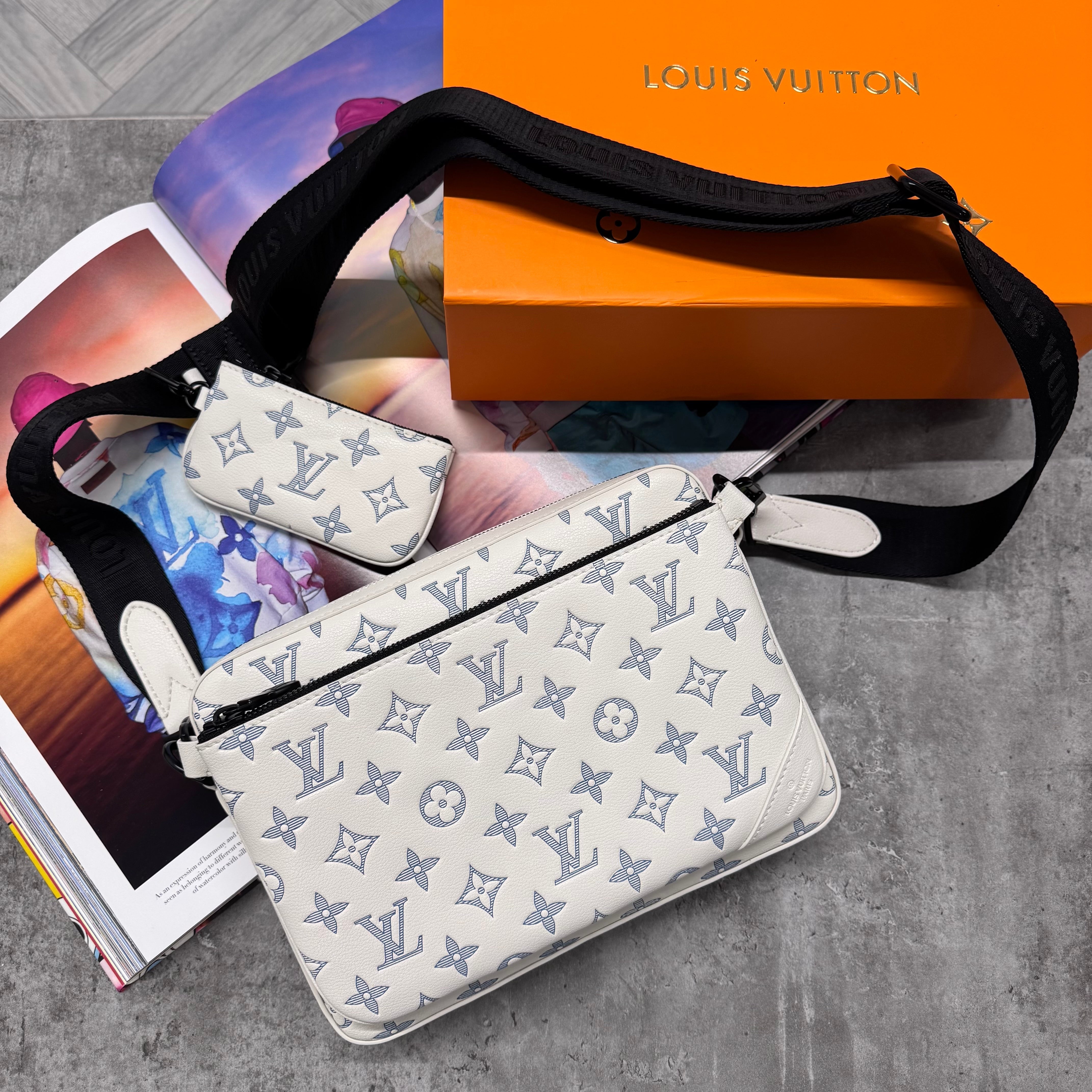(PRE ORDER) LVE TRIO BAG - WHITE / BLUE