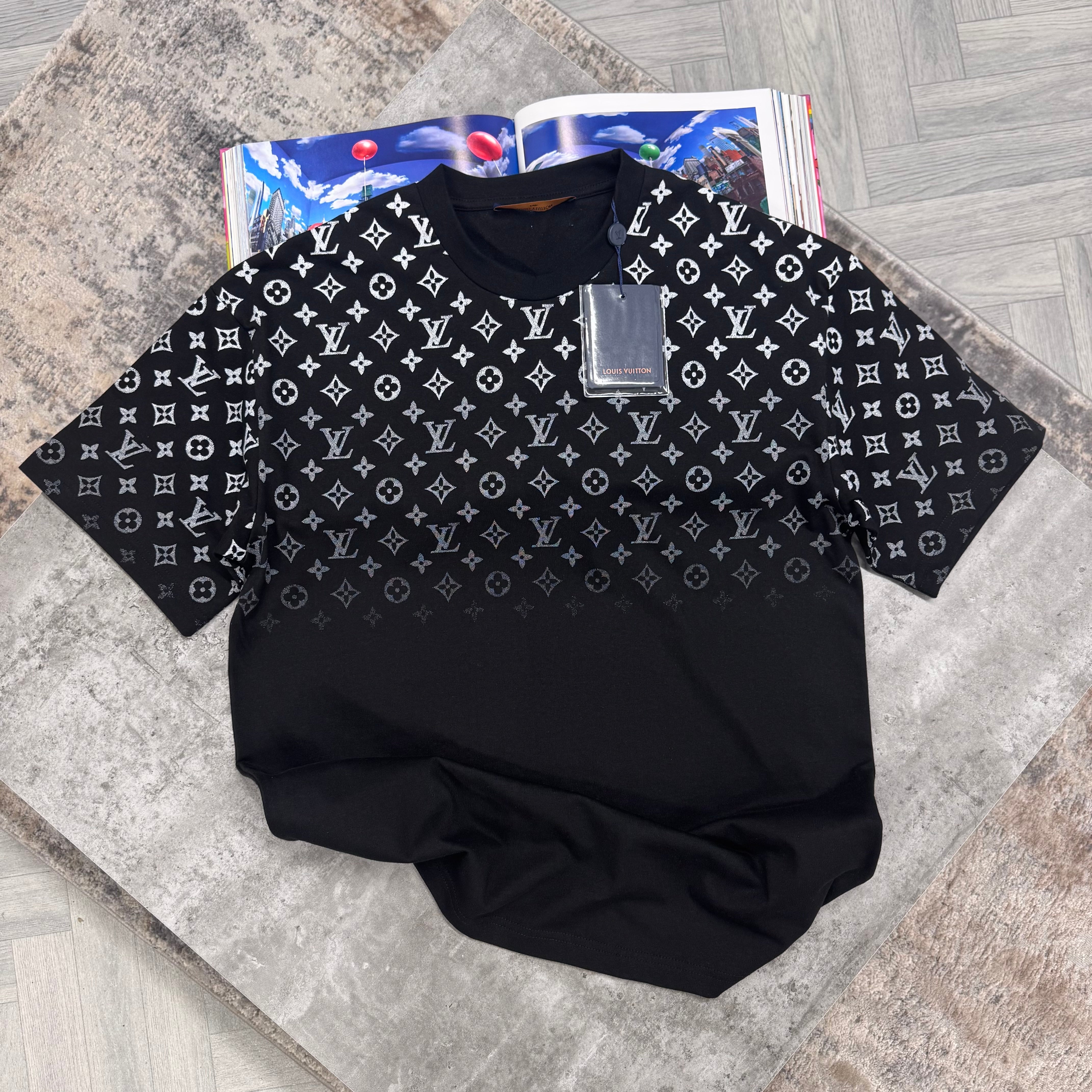 LVE MONOGRAM T SHIRT - BLACK ( pre order )