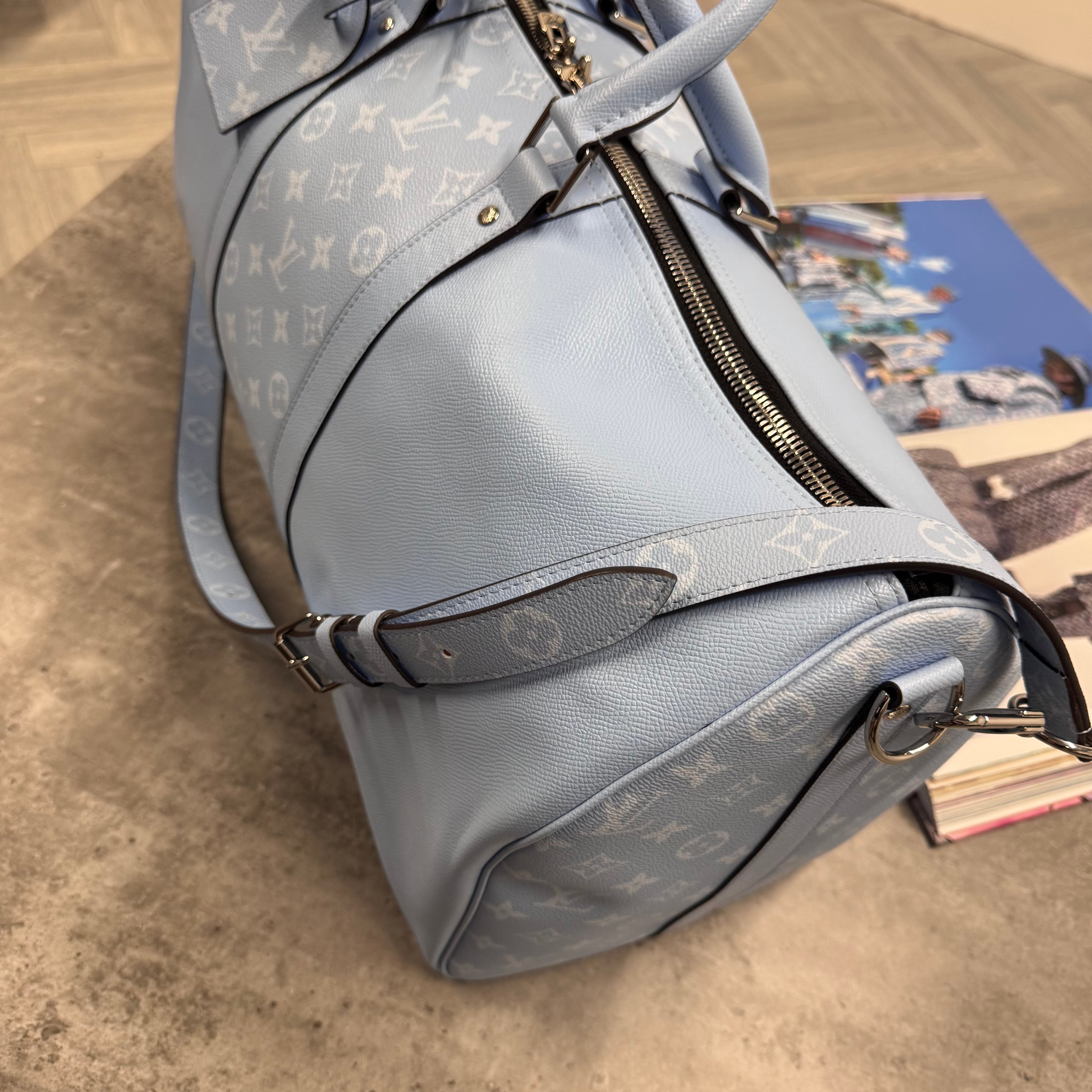 LVE DUFFEL BAG (50) - SKY BLUE