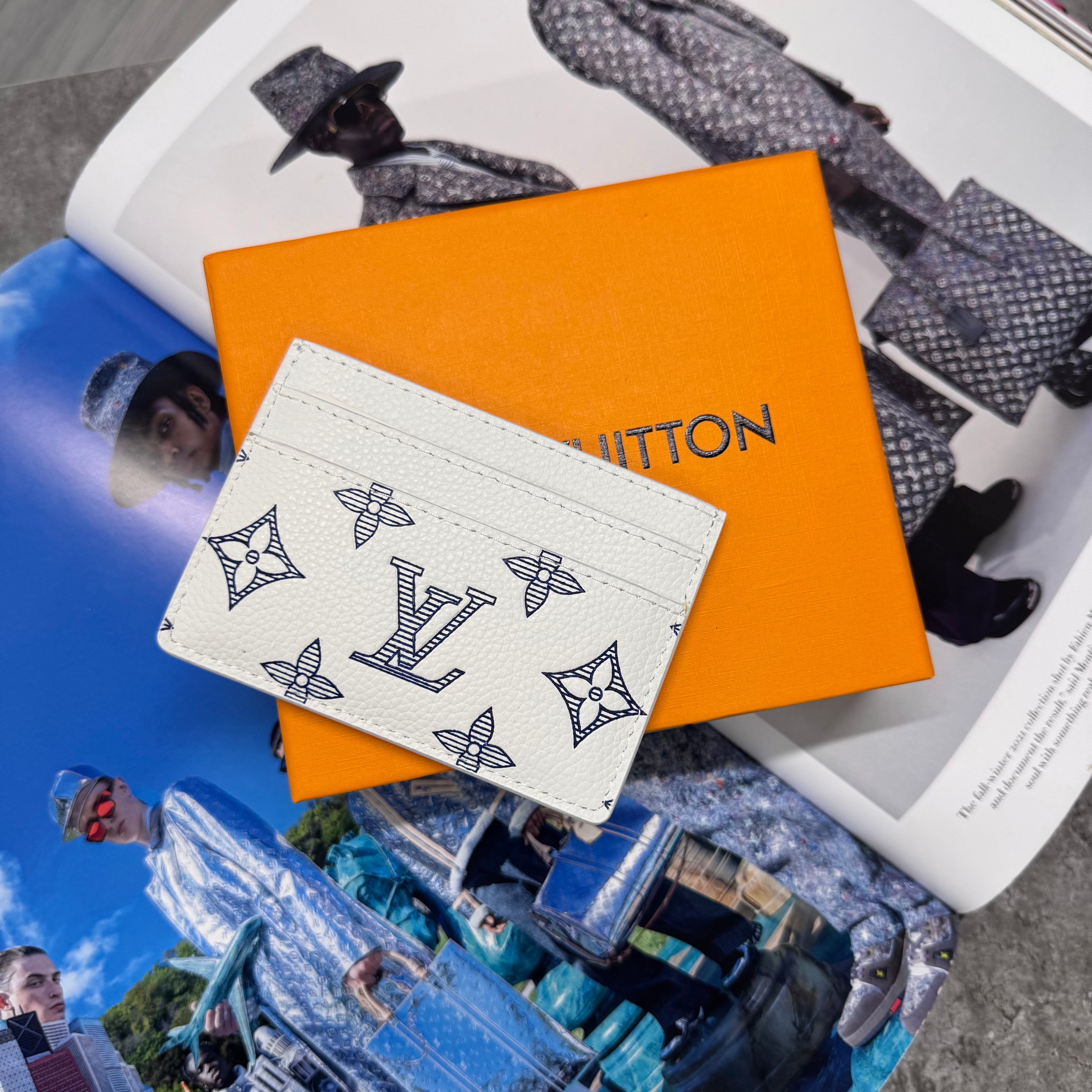 LVE MONOGRAM CARDHOLDER - WHITE / BLUE