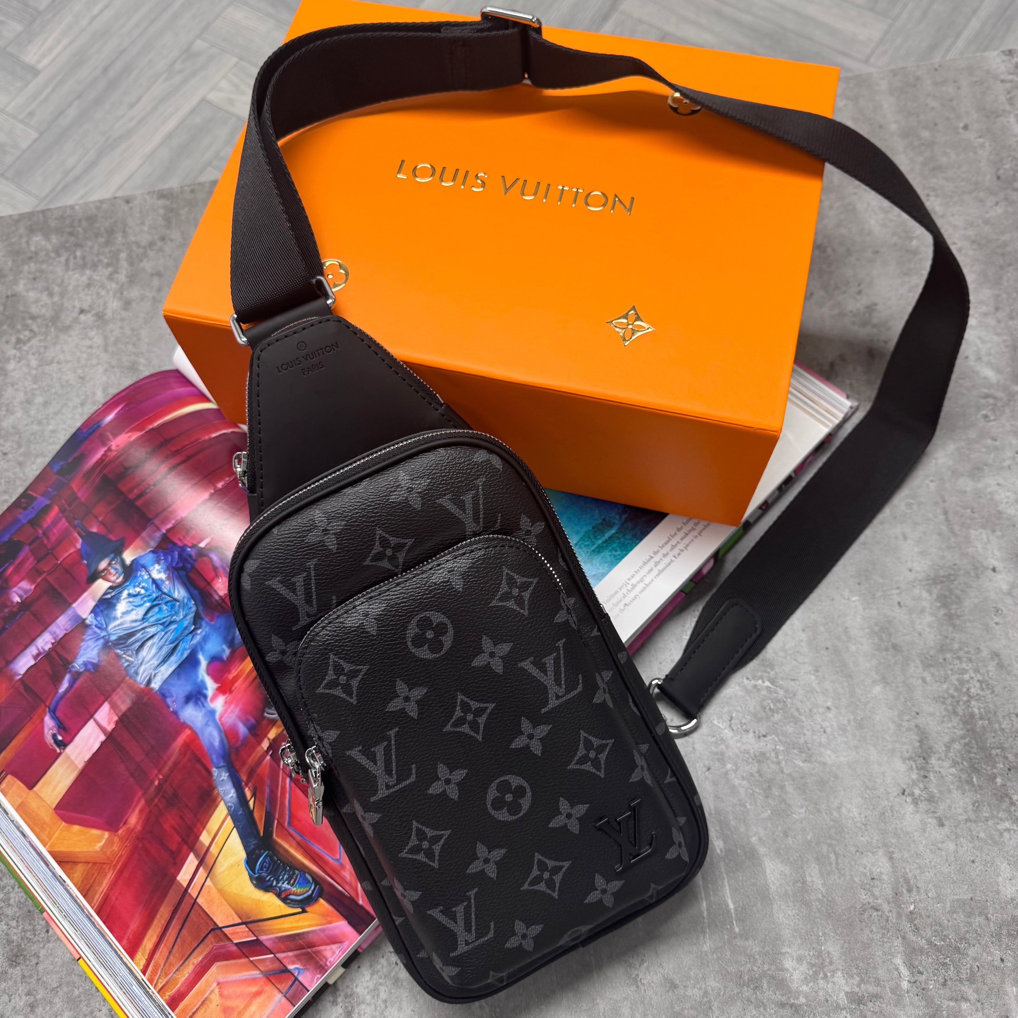 LVE CROSSBODY SLING BAG - BLACK