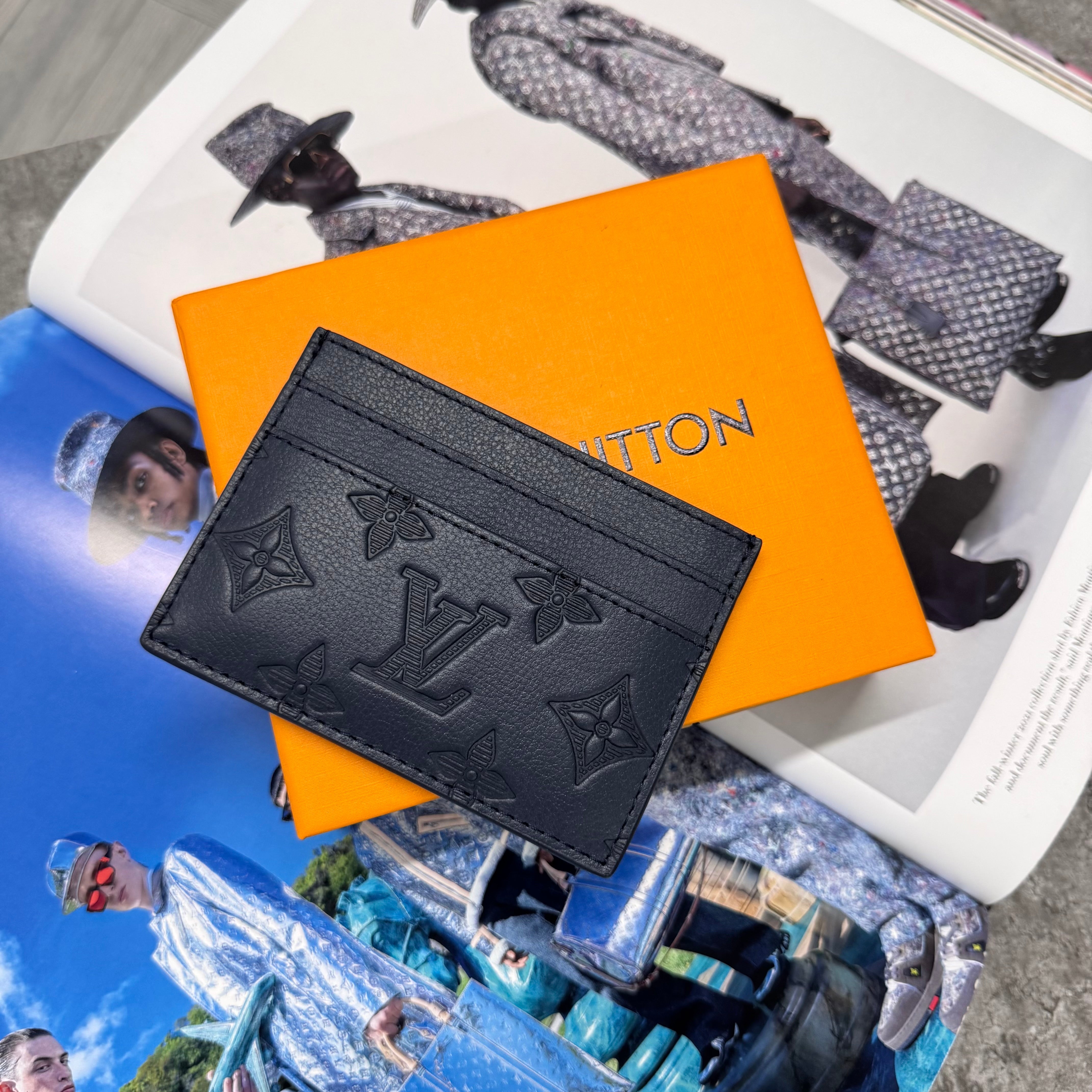 LVE MONOGRAM CARDHOLDER - NAVY