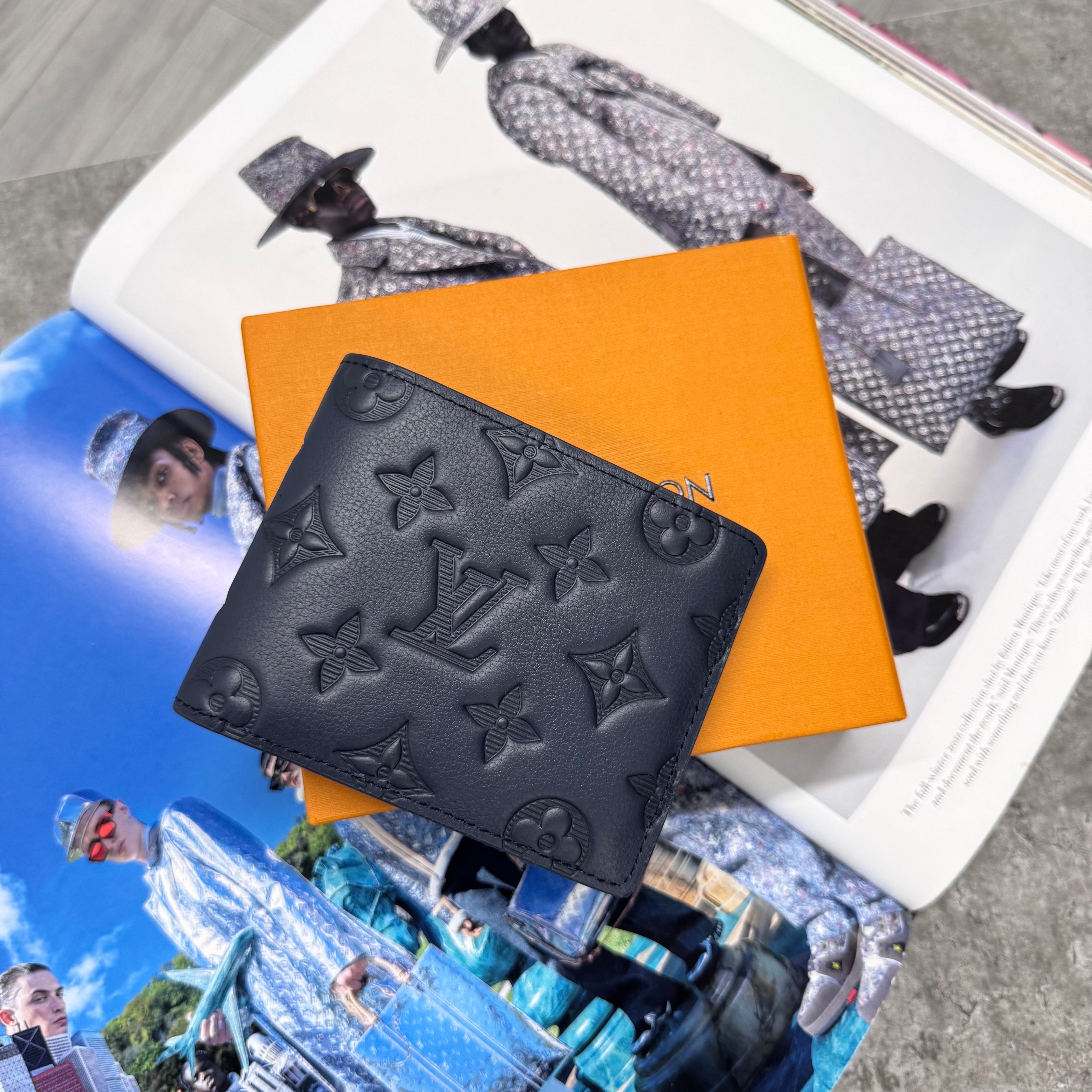 LVE MONOGRAM WALLET - NAVY