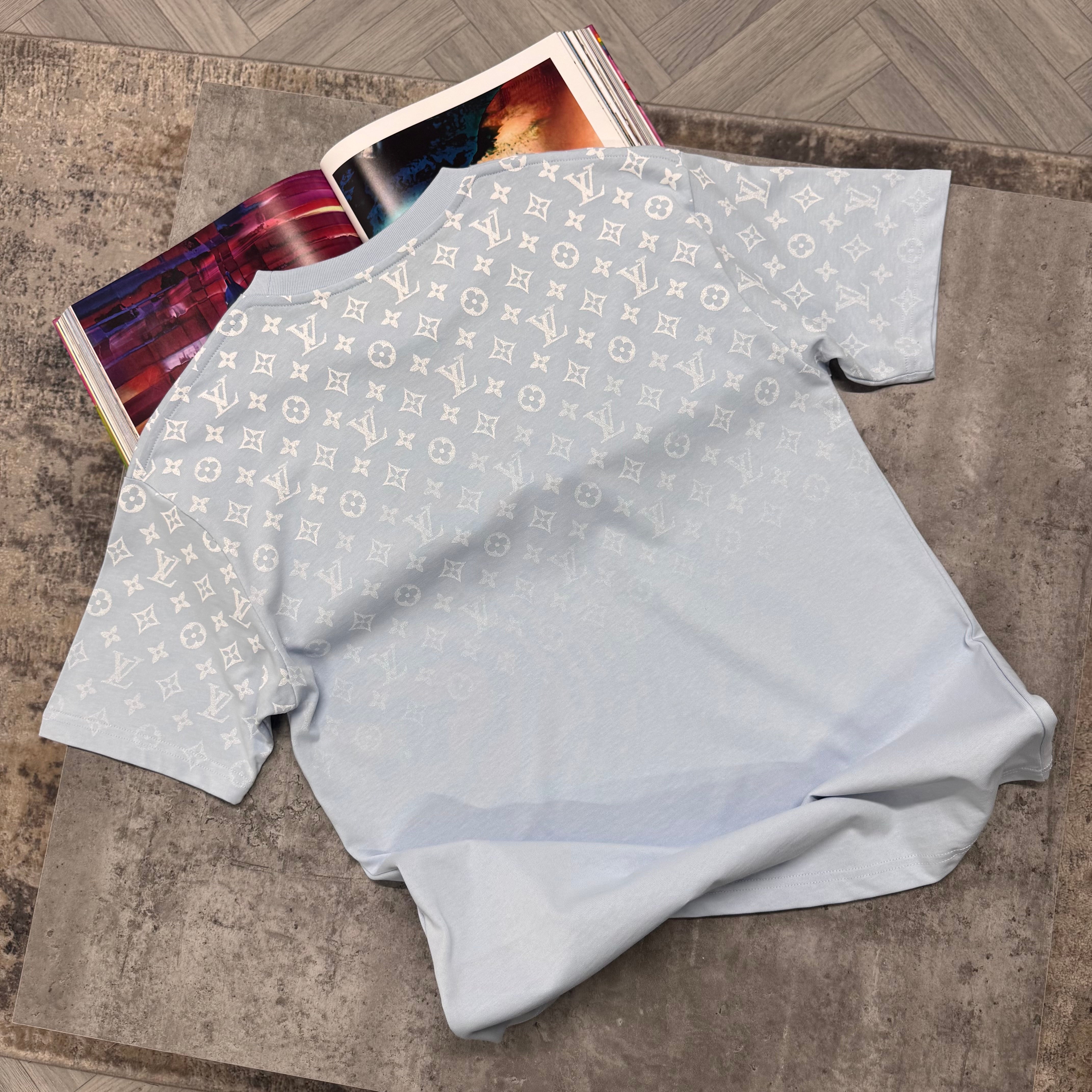 LVE MONOGRAM T SHIRT - SKY BLUE