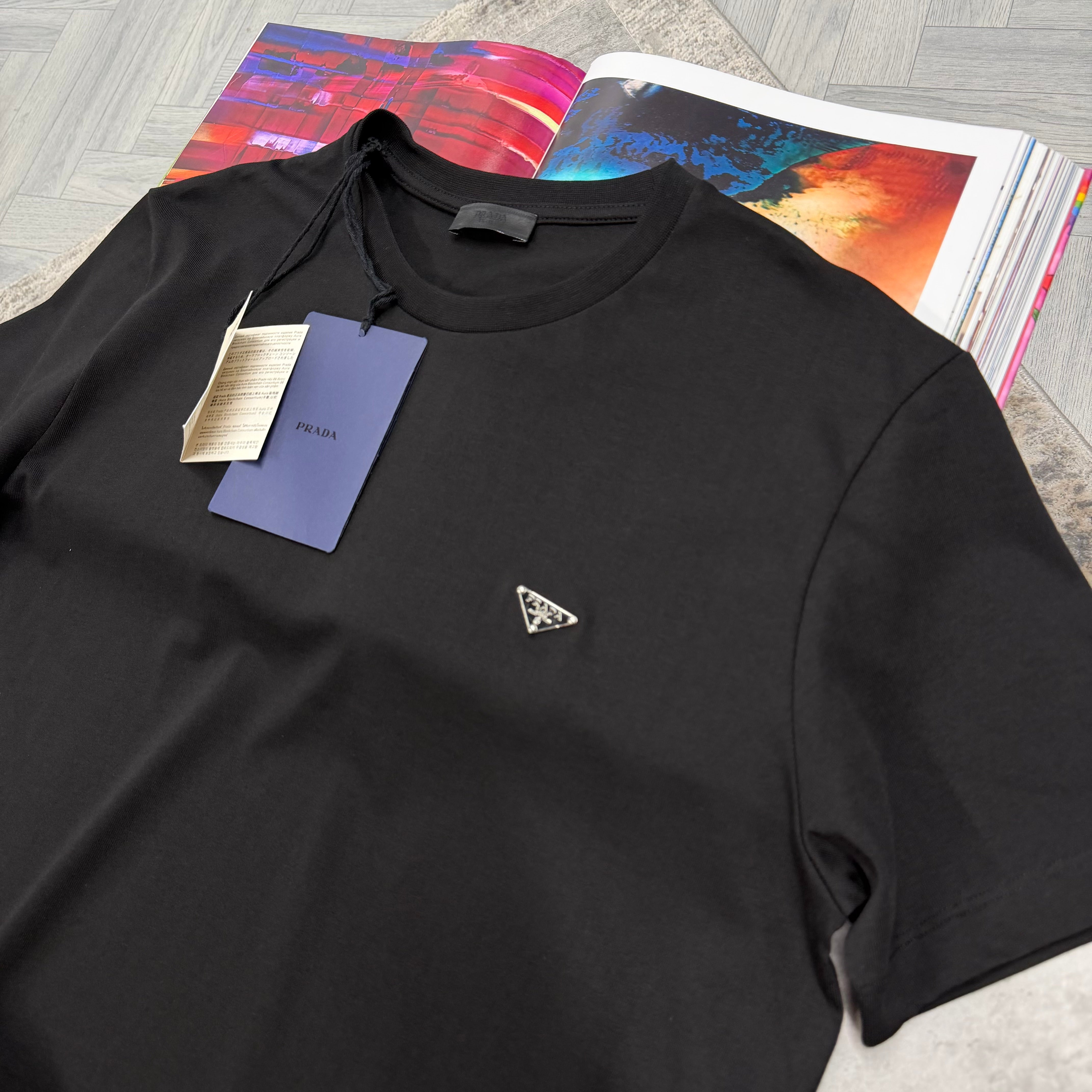 PDA SMALL SILVER BADGE T SHIRT - BLACK