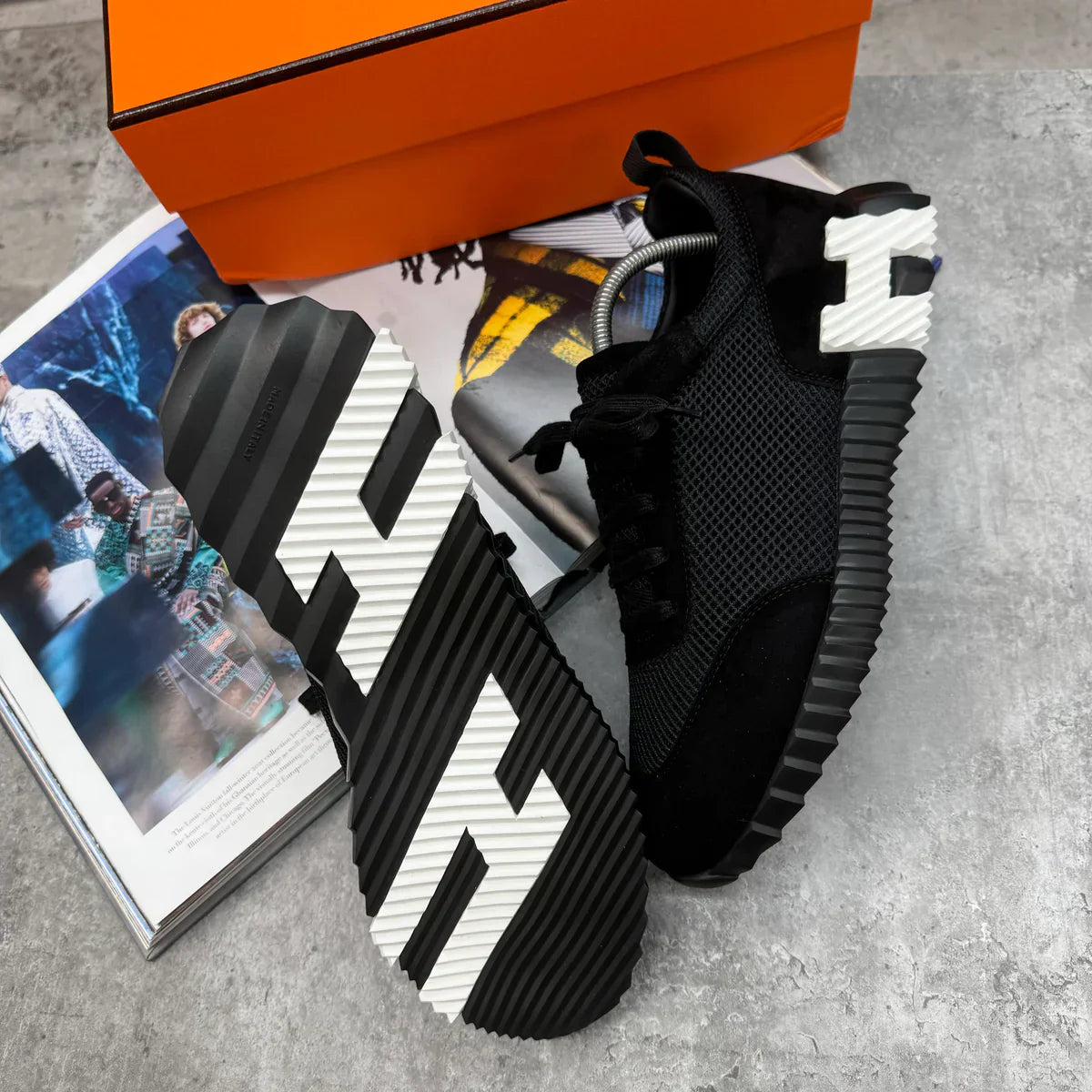 (PRE ORDER) HMES BOUNCING TRAINERS - BLACK / WHITE
