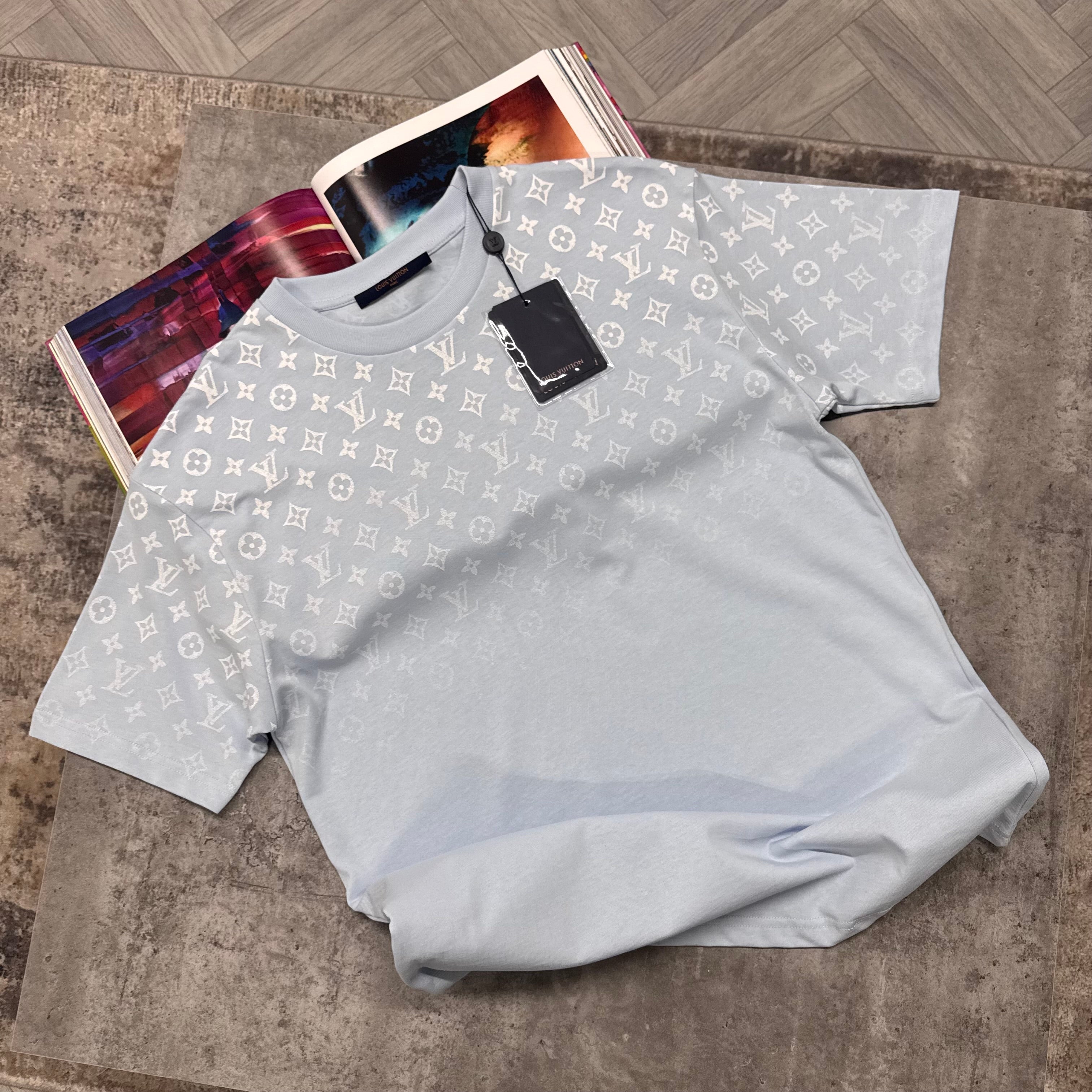 LVE MONOGRAM T SHIRT - SKY BLUE