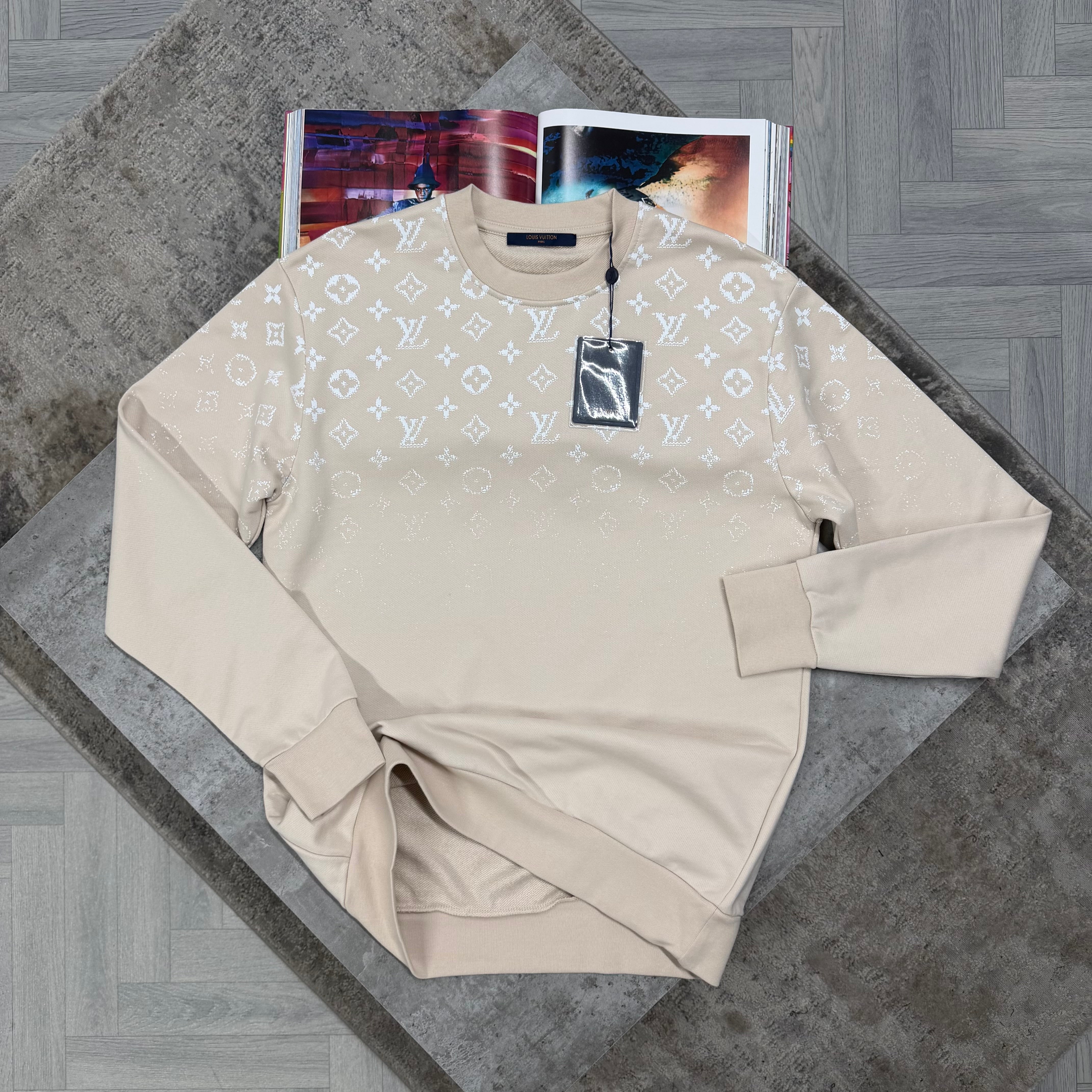 LVE MONOGRAM CREWNECK JUMPER - BEIGE