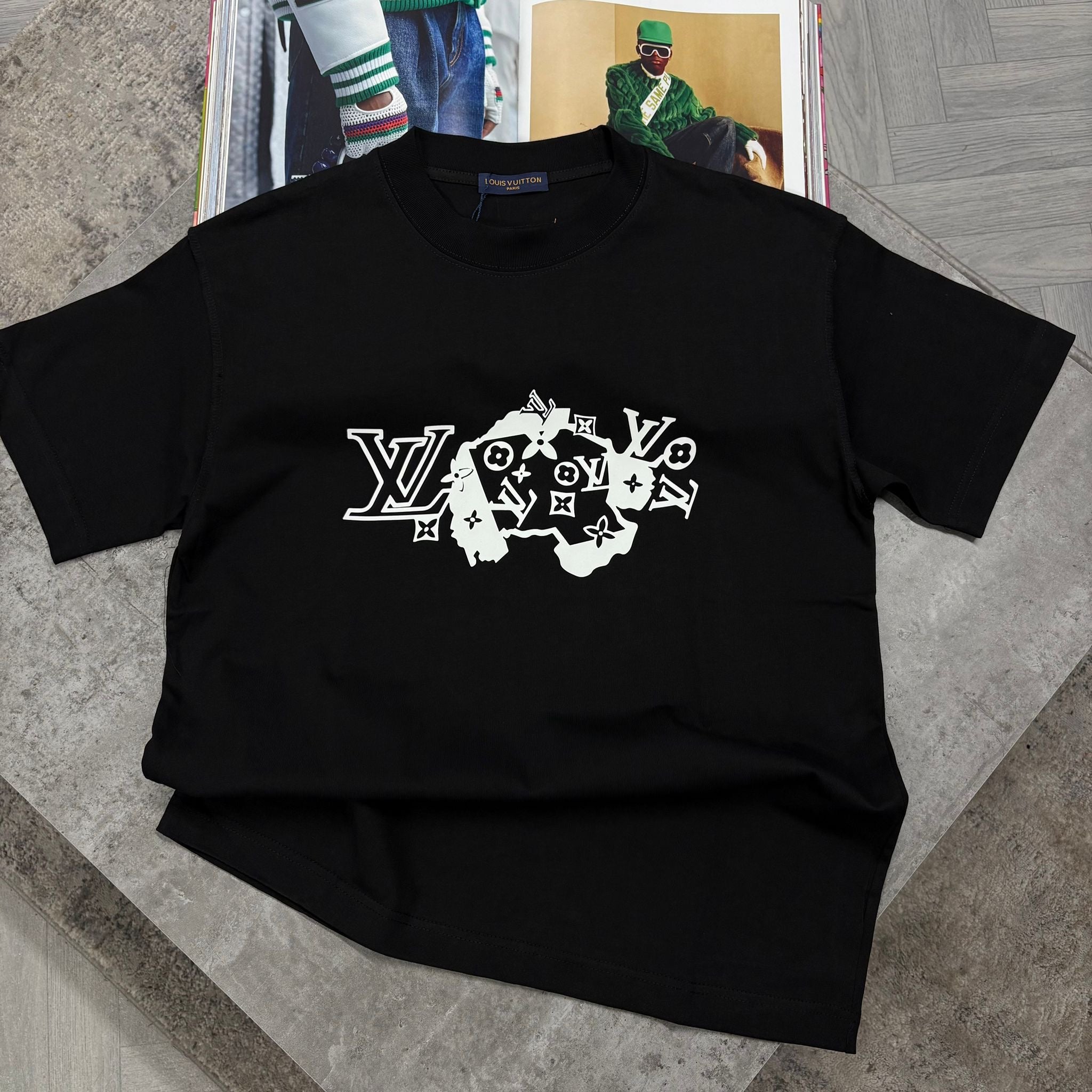 LVE MONOGRAM LOGO T SHIRT - BLACK ( pre order)