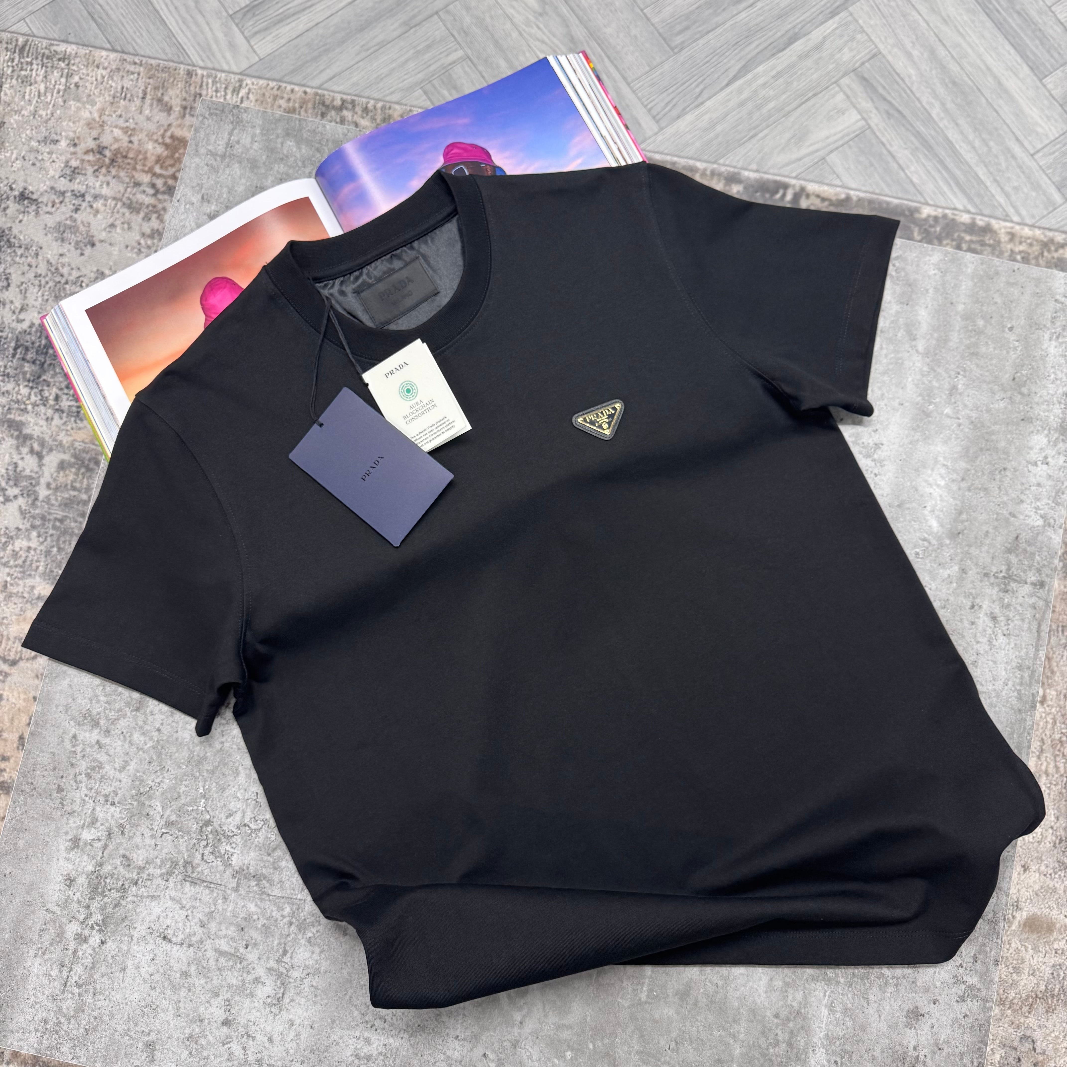 PDA METAL BADGE T SHIRT - BLACK