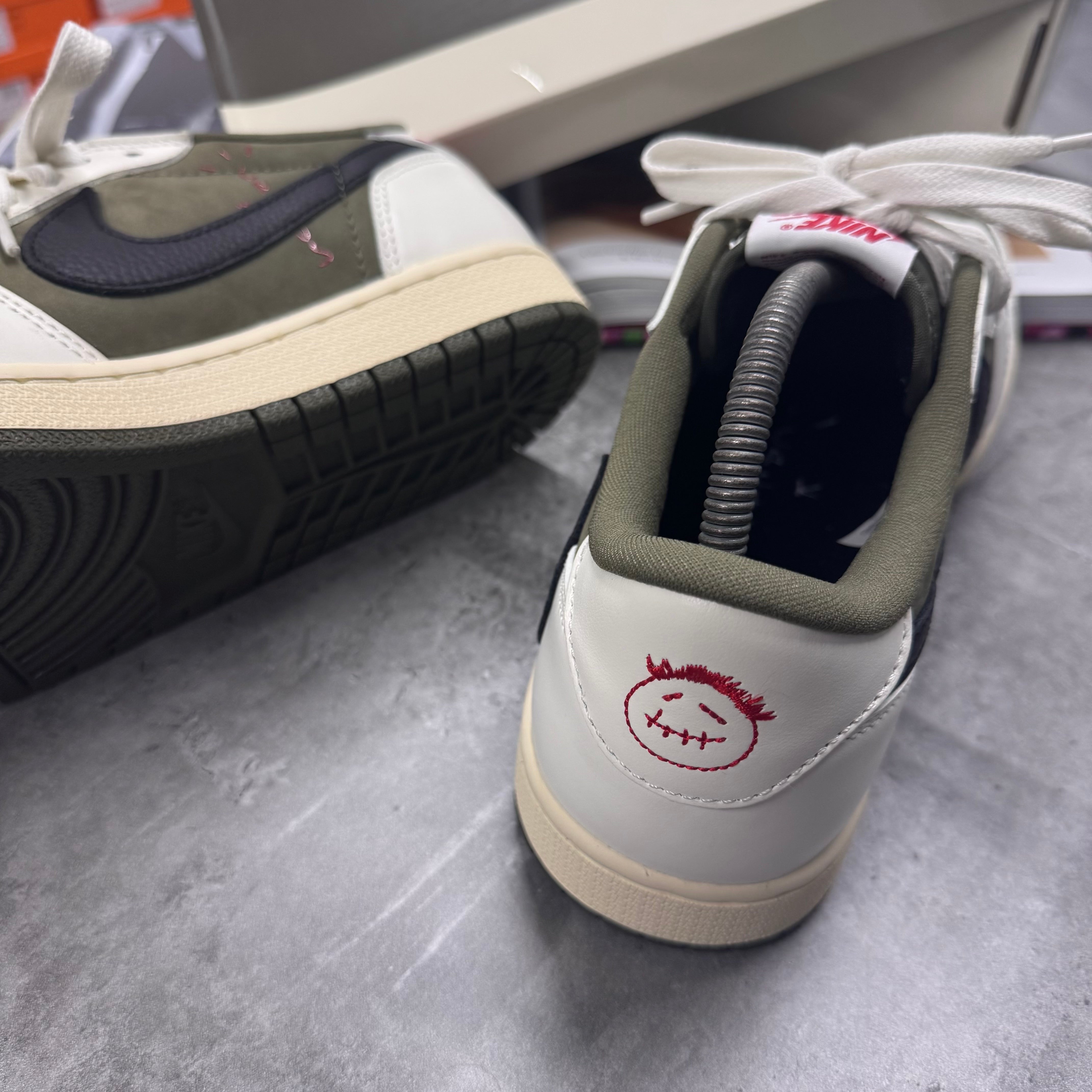 NI X TS - JORDAN 1 - MID OLIVE