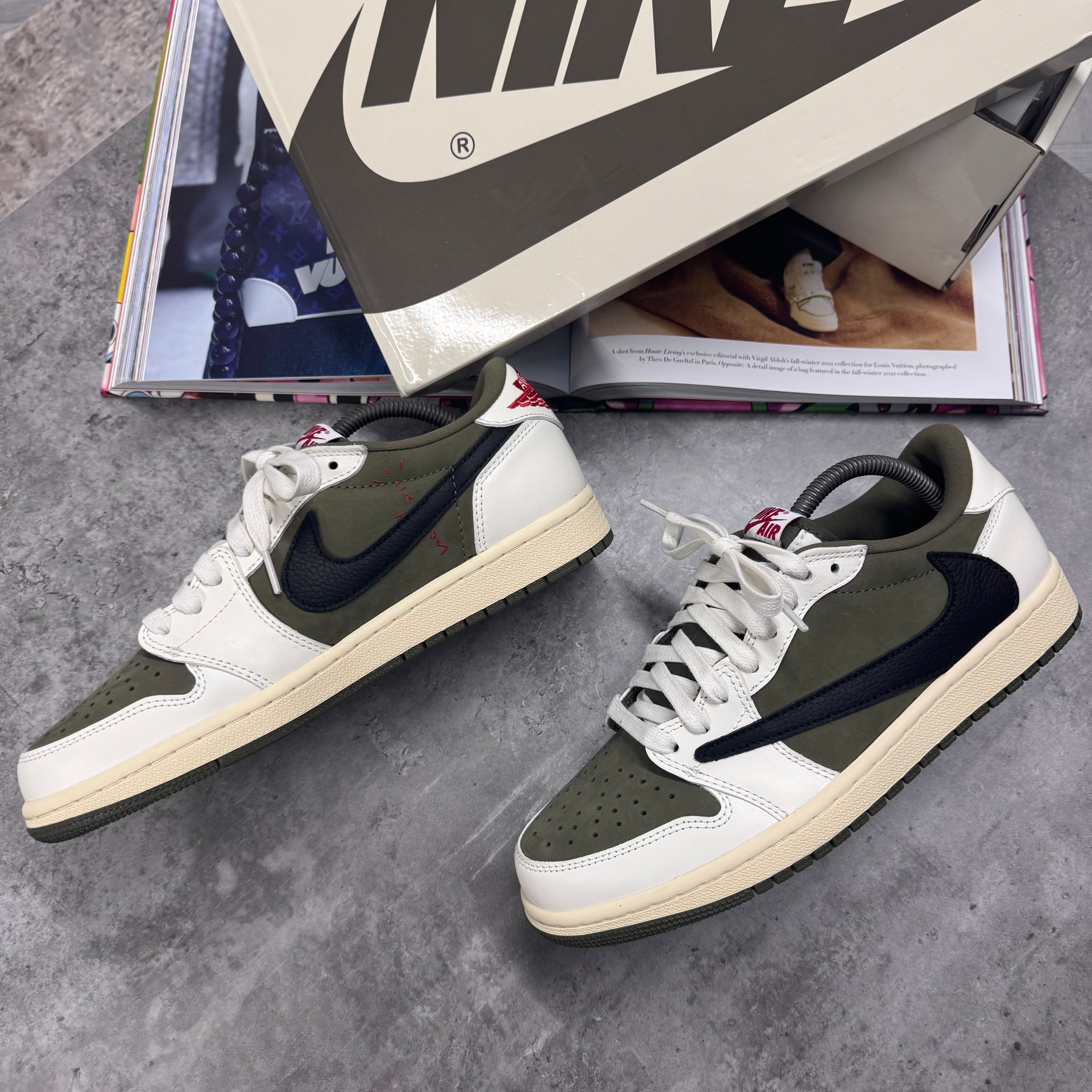 NI X TS - JORDAN 1 - MID OLIVE