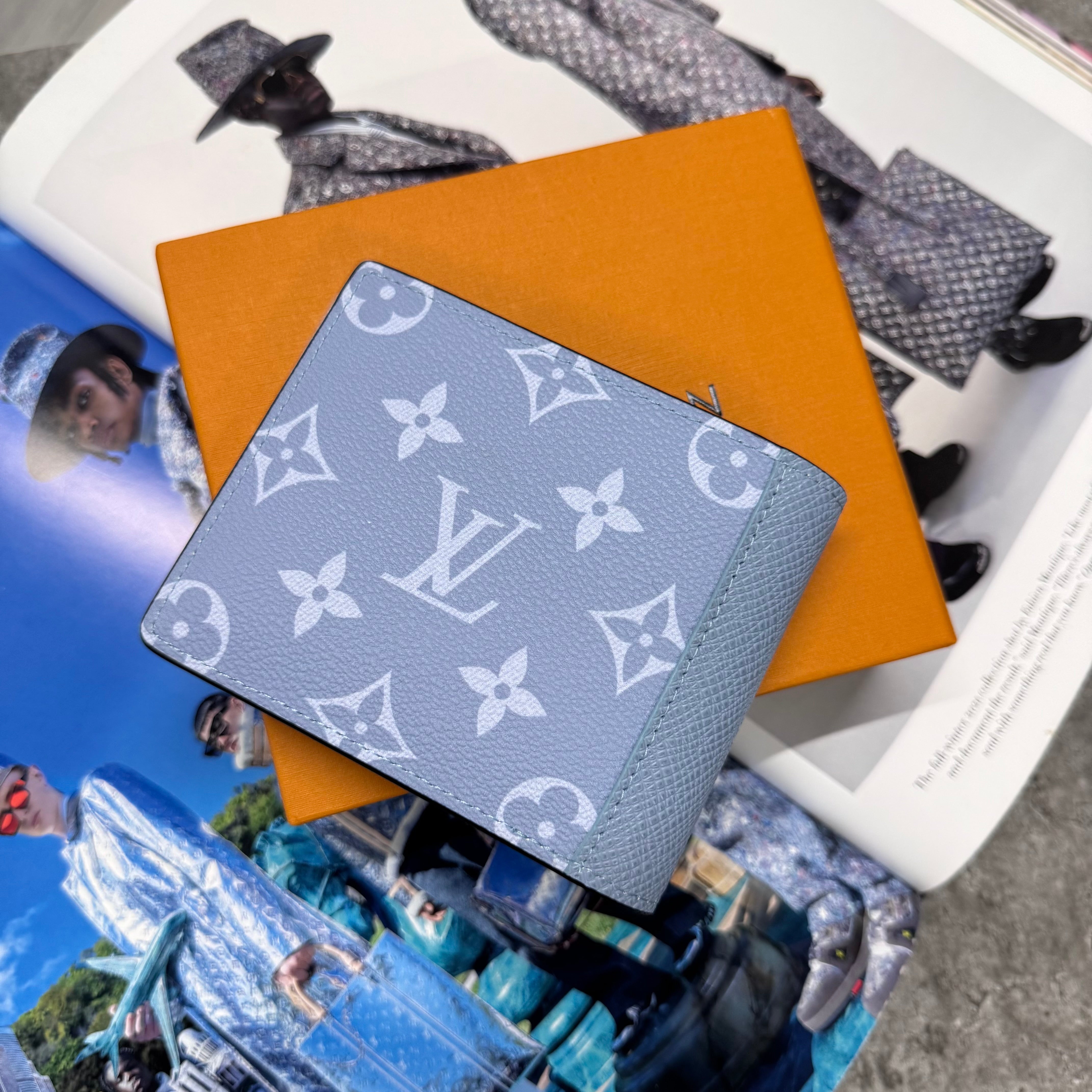 LVE MONOGRAM WALLET - SKY BLUE
