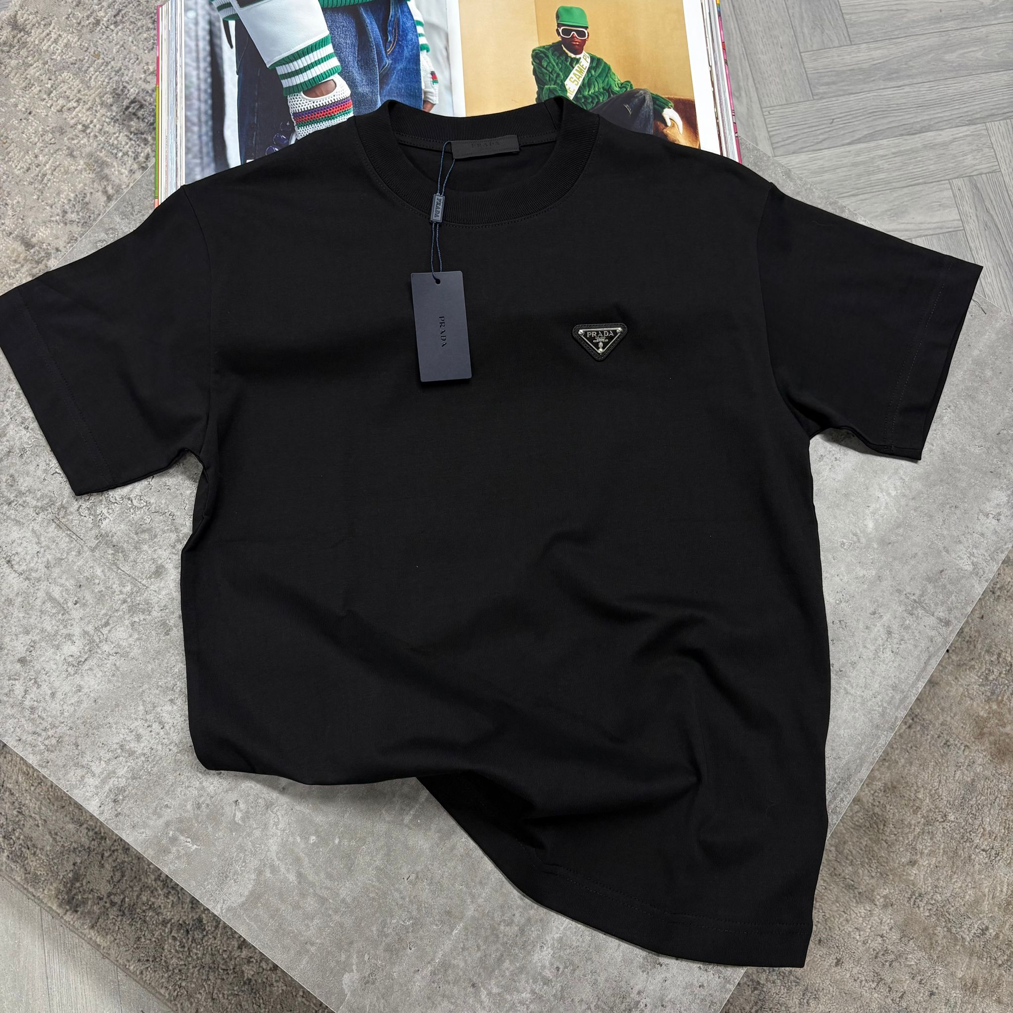 PDA METAL BADGE T SHIRT - BLACK