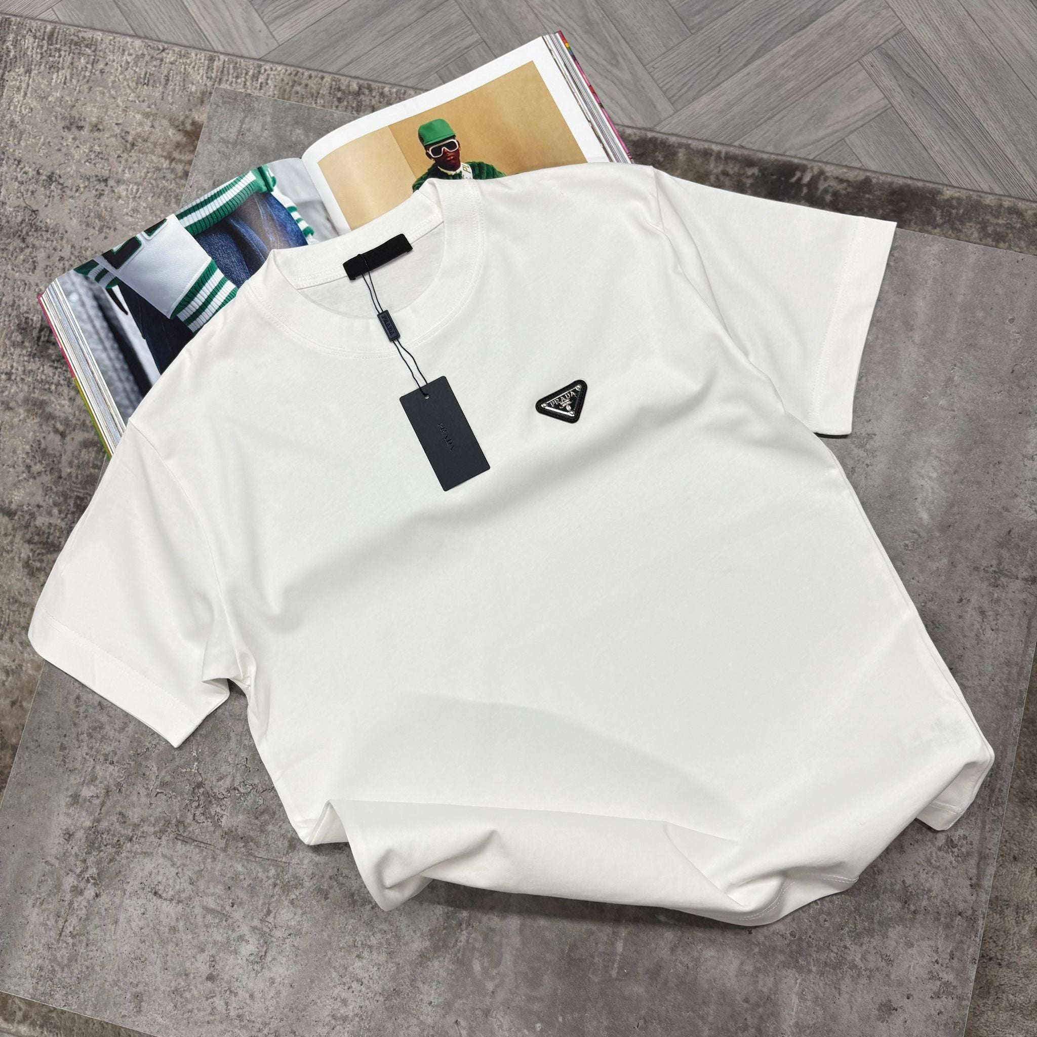 PDA METAL BADGE T SHIRT - WHITE