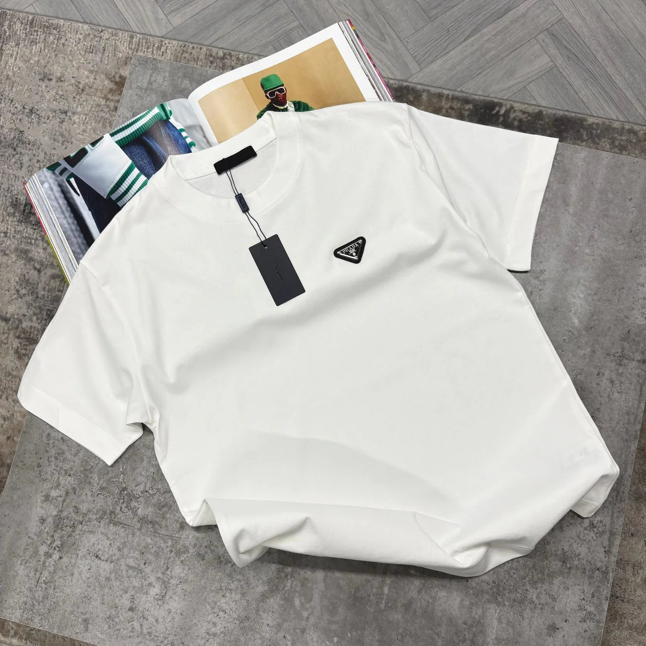 PDA METAL BADGE T SHIRT - WHITE