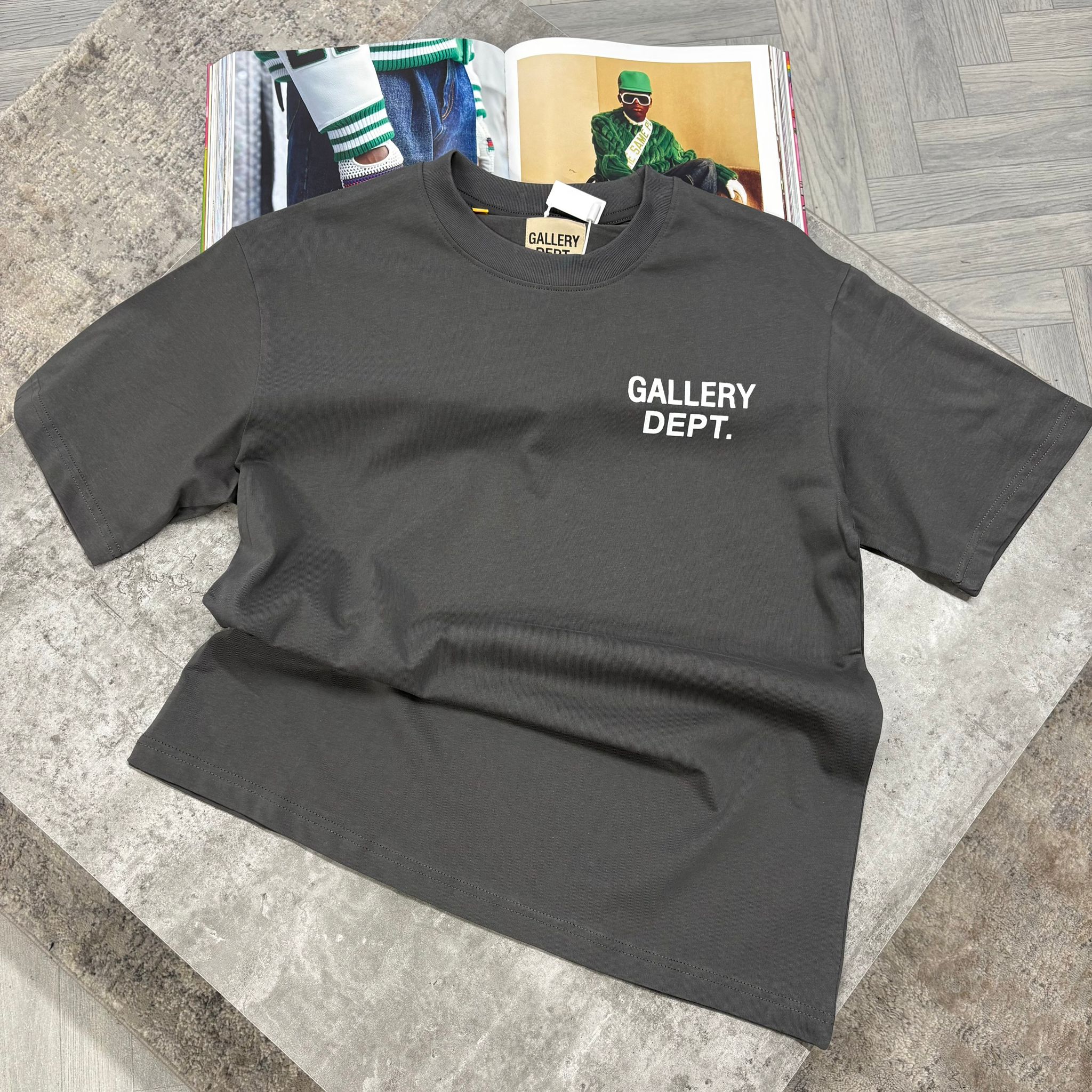 GALLERY D - T-Shirt - Grey ( pre order )