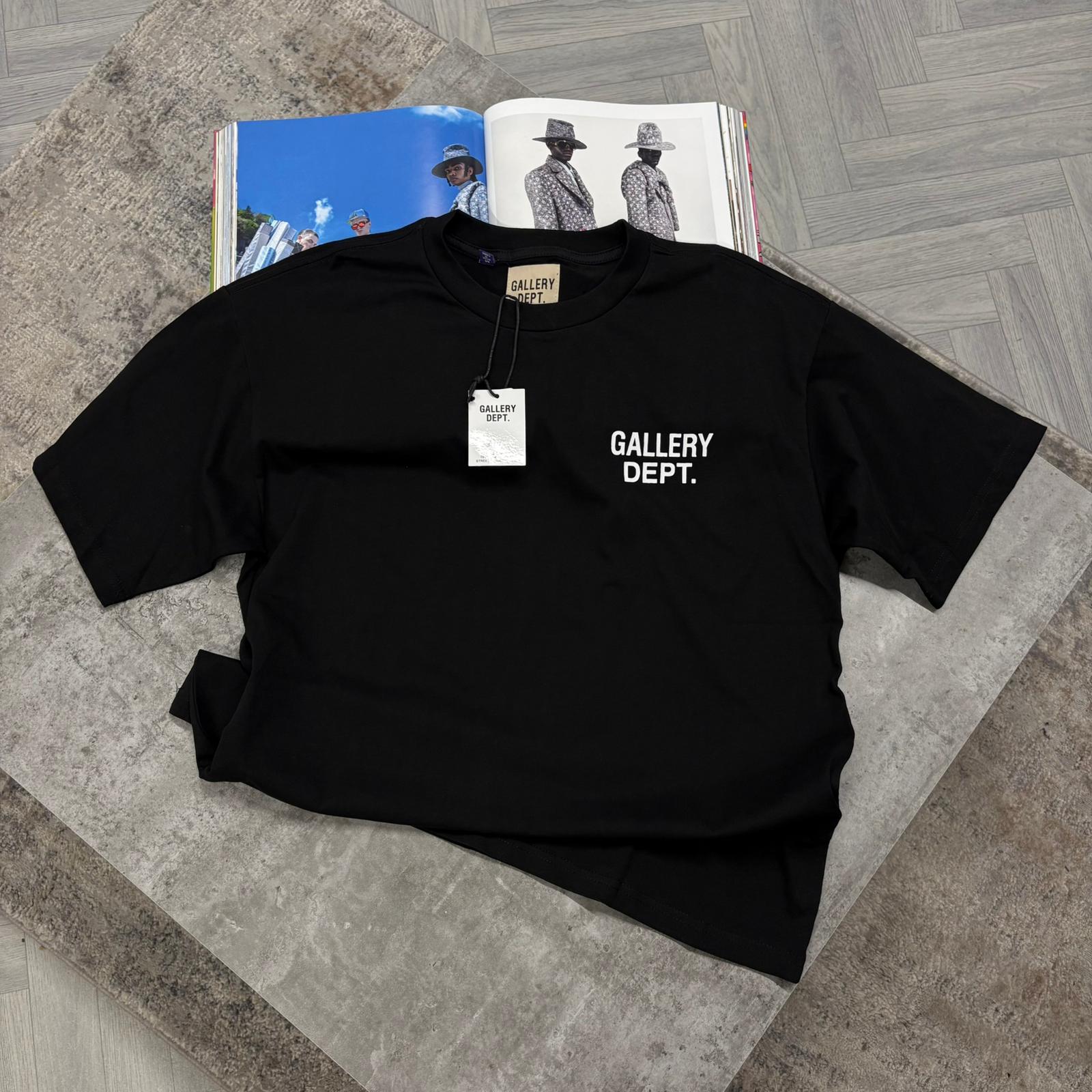 GALLERY D - T-Shirt - Black